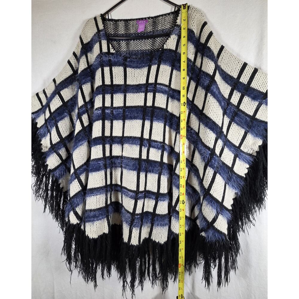 Olivia M Womans Plaid Blue/black/white Fringe Poncho Cape Knit Sweater Size Med. - Picture 4 of 6